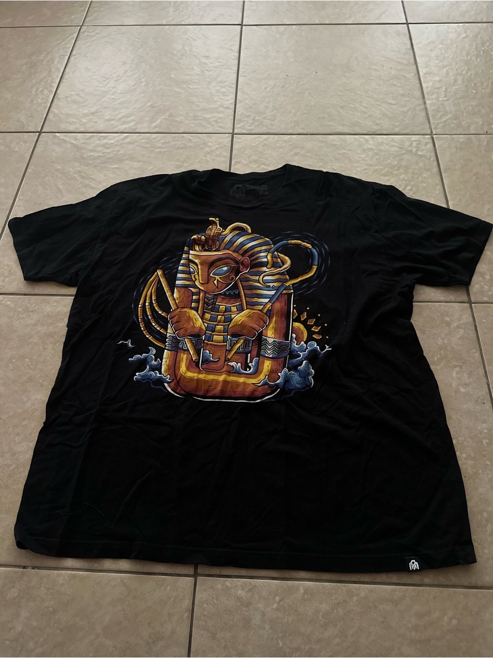 USED MEN  INTO THE AM T-SHIRT SIZE 3XL KING TUT